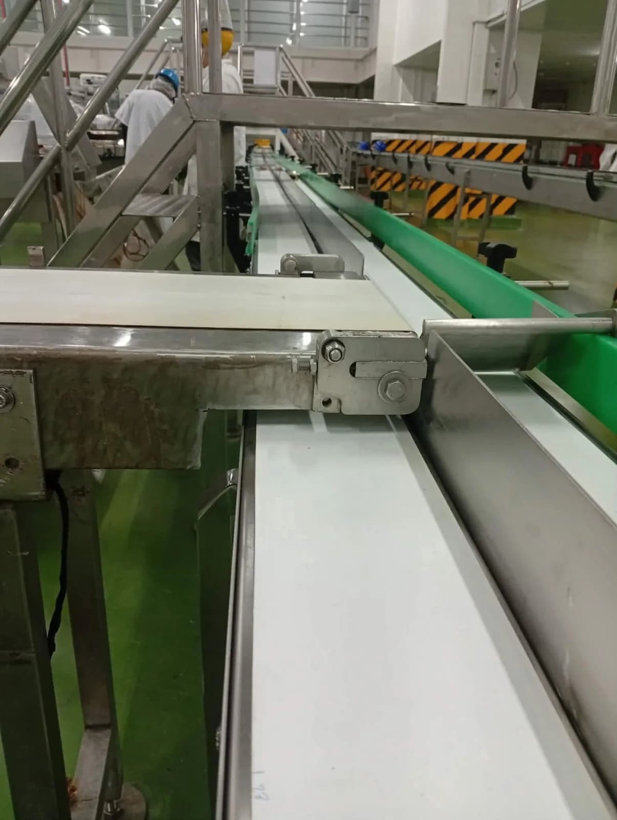 Belt conveyor installation