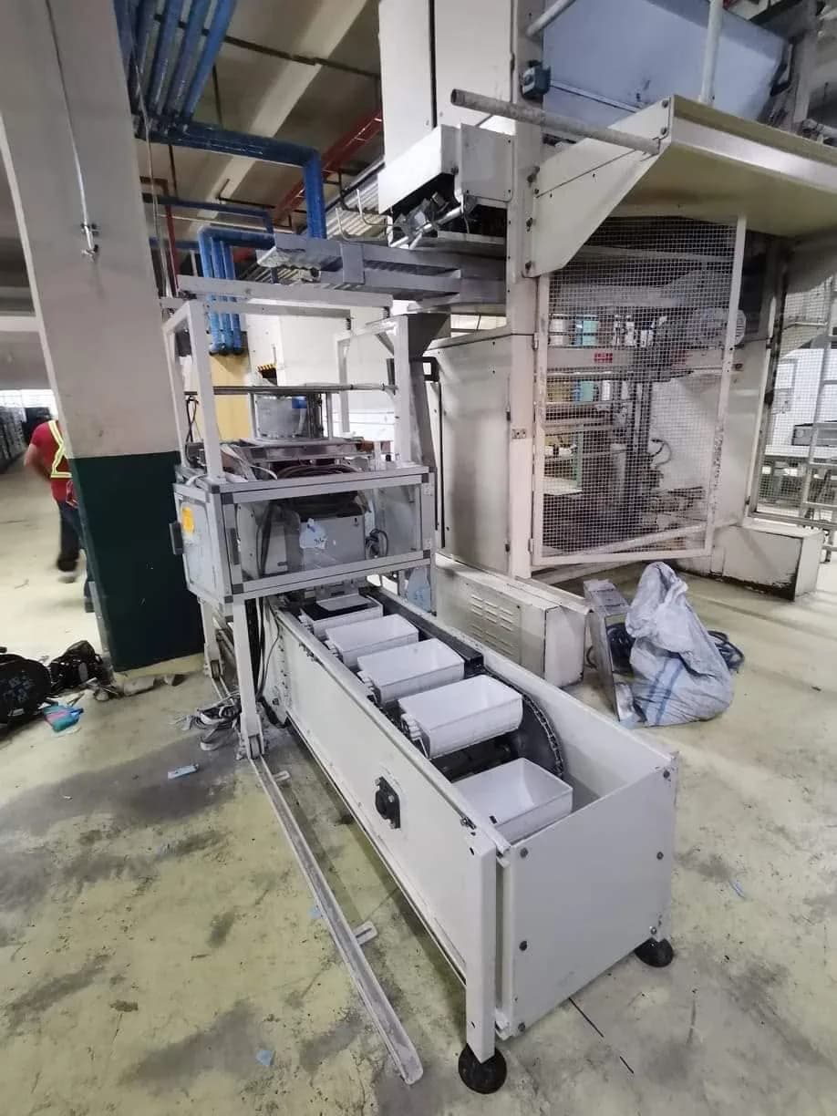 Bucket conveyor installation