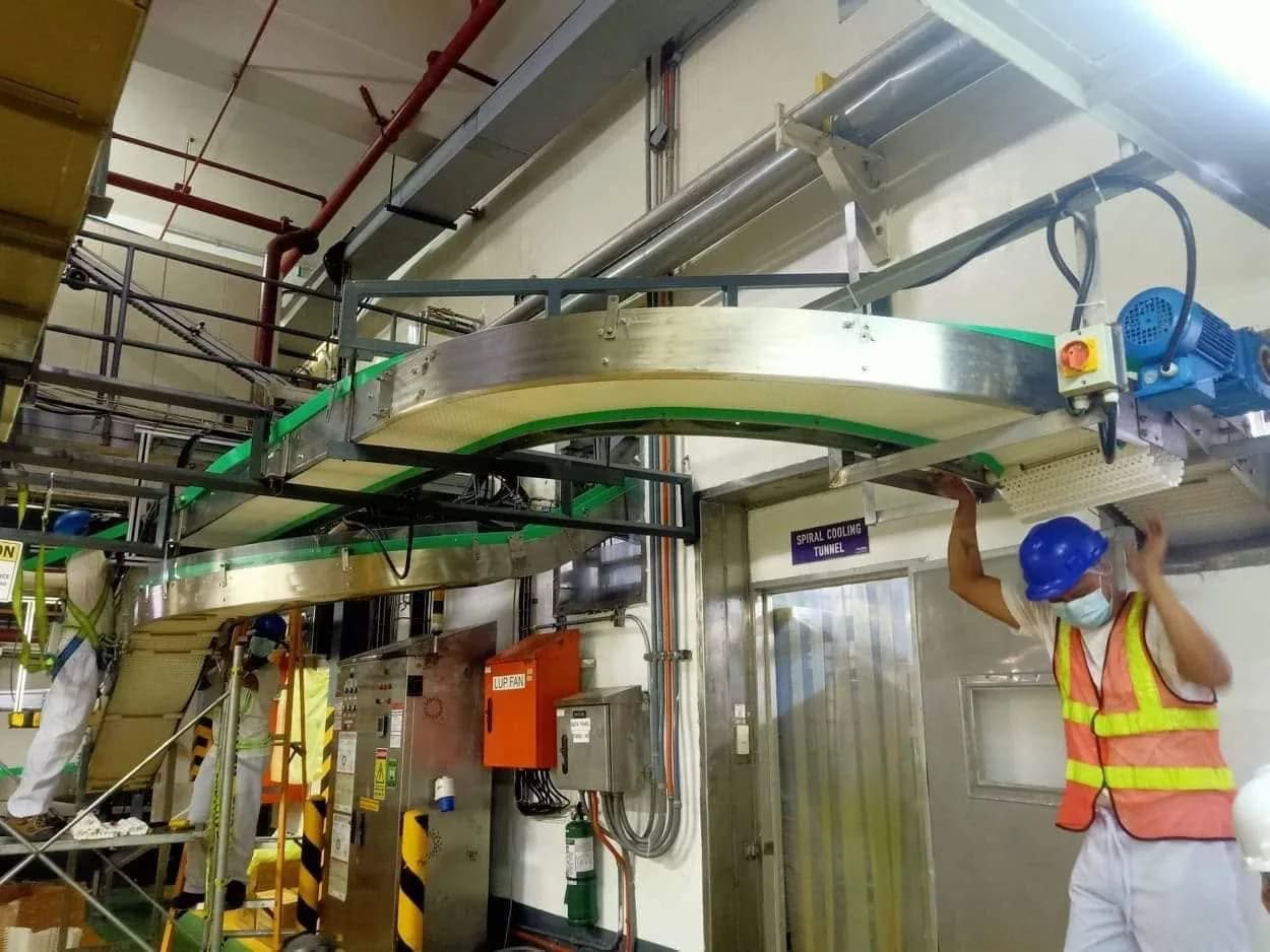 Overhead conveyor installation
