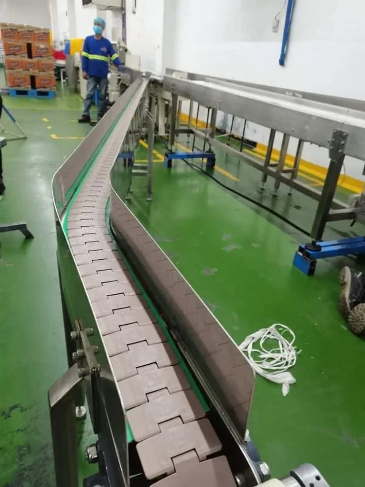 Table top chain conveyor installation