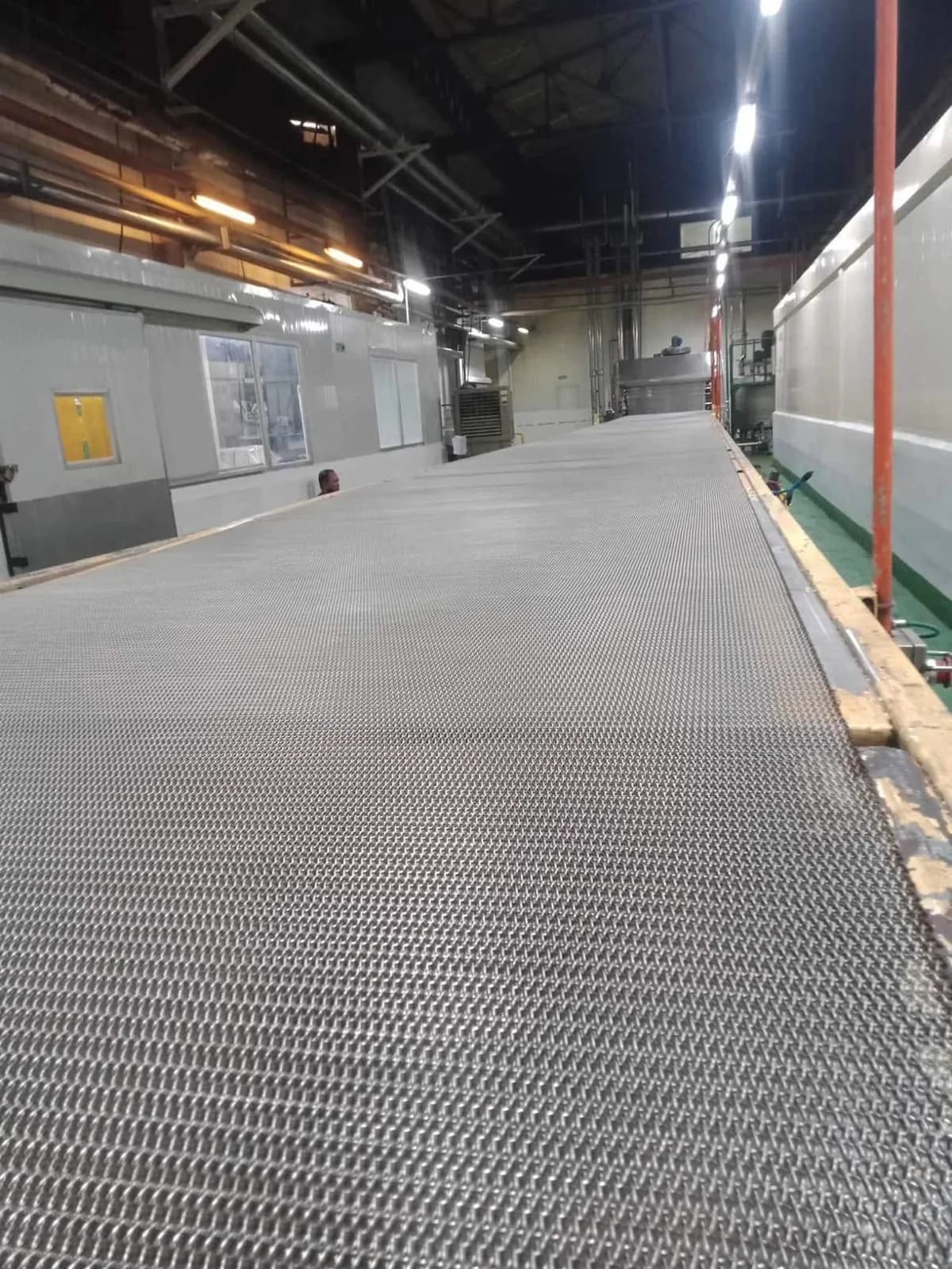 Wiremesh conveyor installation